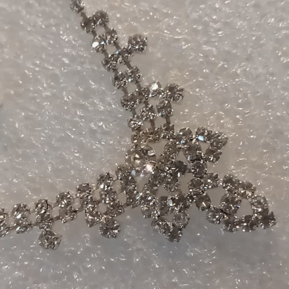 Silver Crystal Floral Pattern Necklace Crystal Encrusted Chain 20 In Long